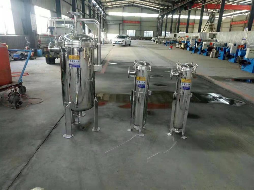 袋式過濾器用于潤滑油過濾，操作簡單，經(jīng)濟實惠，可不間斷工作